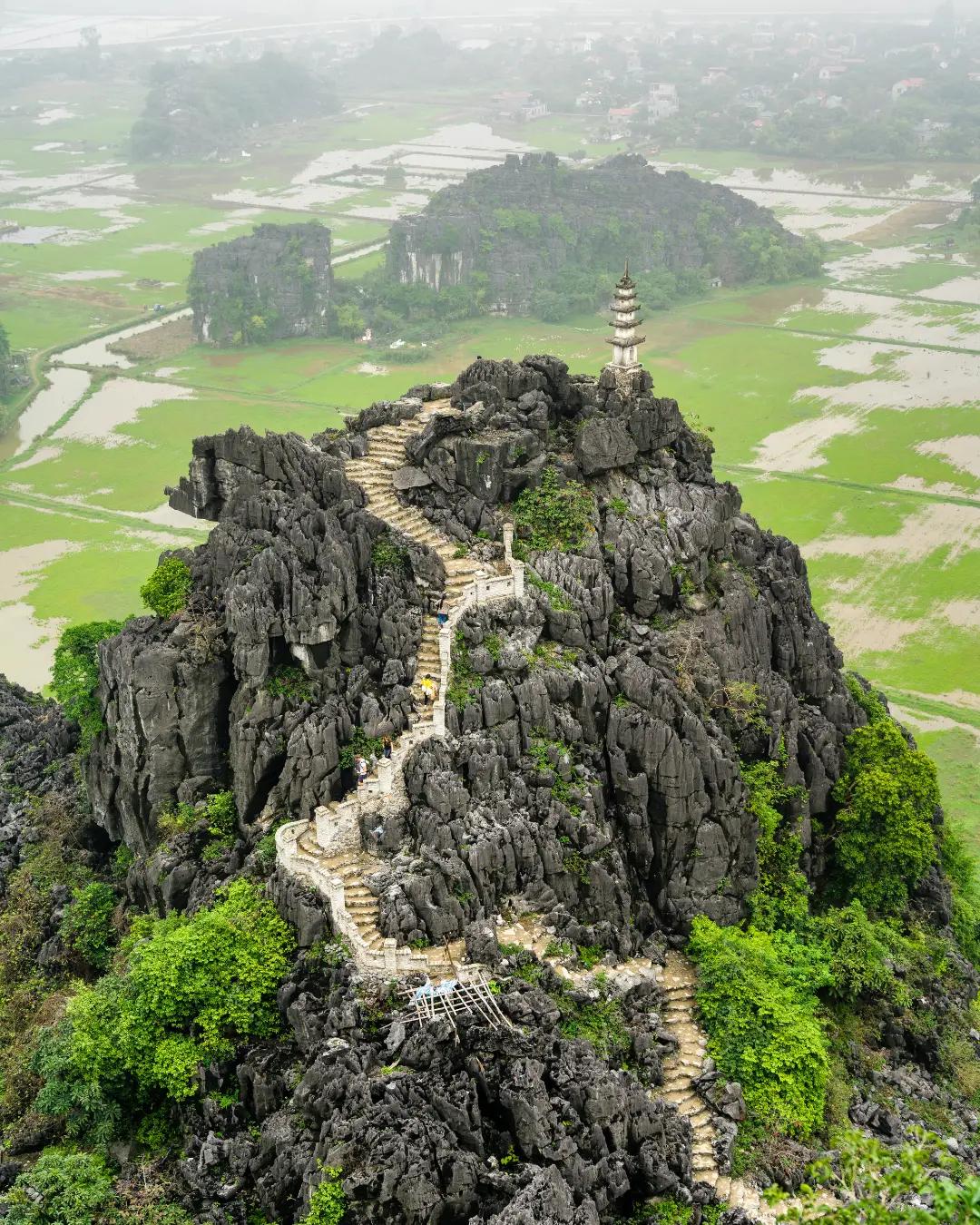 Hang Mua Viewpoint At Trang An